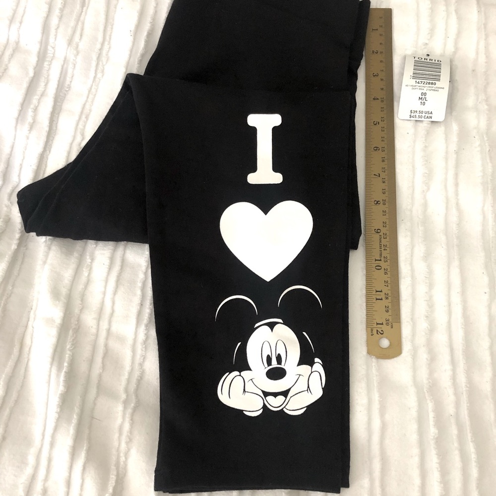 Size 10 (M/L) women’s Capri Disney leggings NWT